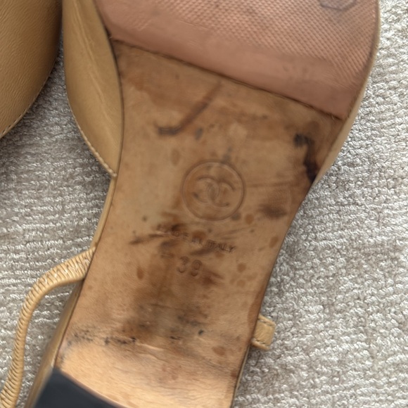 CHANEL Classic Beige Leather & Navy Grosgrain Cap-Toe Slingback Heels (39) - Picture 9 of 9